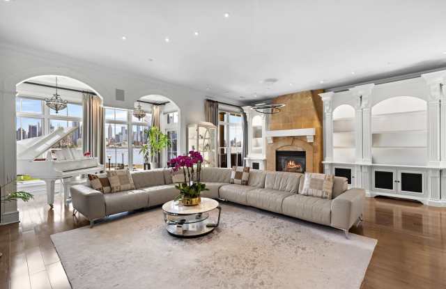 33 REGENCY PL - 33 Regency Place, Weehawken, NJ 07086 33 REGENCY PL - 33 Regency Place, Weehawken, NJ 07086