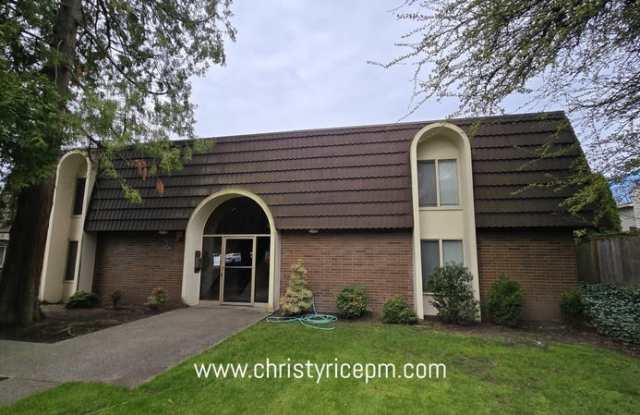 11010 NE 68th St photos photos