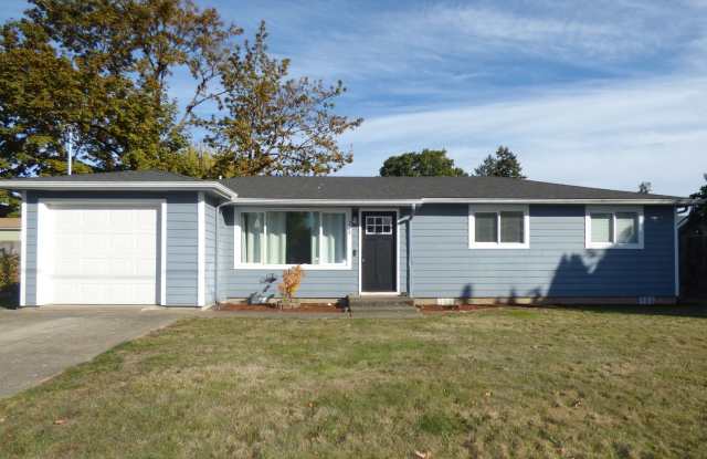 3 Bedroom 1 Bathroom House off Center St Gallery 1