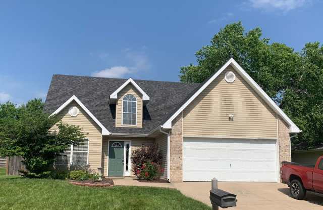 4BR/2.5BA House, 2-Car Garage - $2,100 *NO SMOKERS OR UNDERGRADS photos photos