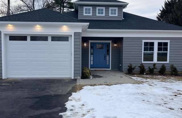 10 1/2 Johnson Avenue photos photos