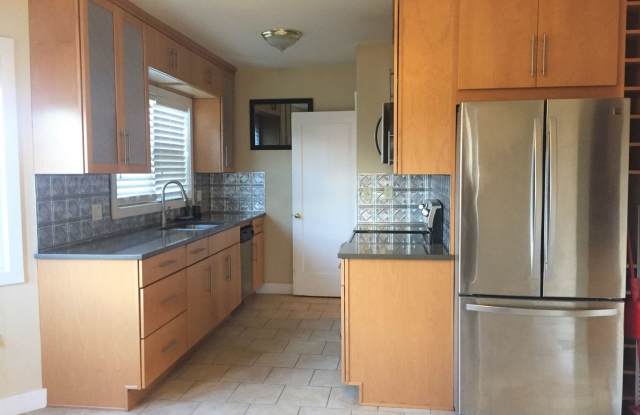3 Bedroom House w/ Garage & Bonus Room Gallery 4