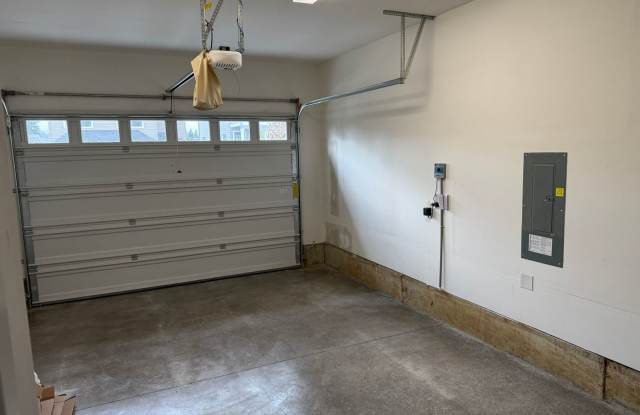 Beautiful Three Bedroom New Construction Home For Rent Gallery 4