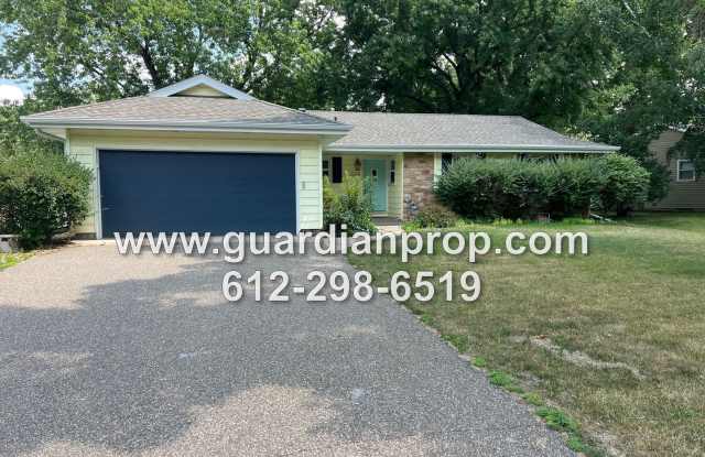 Mendota Heights Rambler Available September 1st, Open Floor Plan, Updated Kitchen/Baths, Lower Family Room, Office photos photos