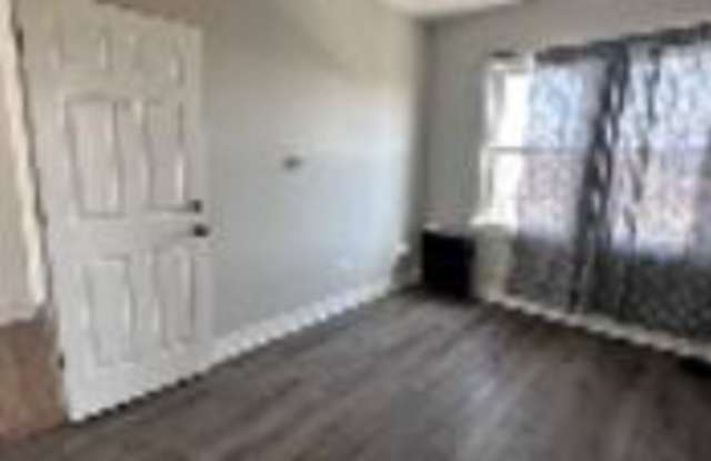 1611 Maple Avenue photos photos