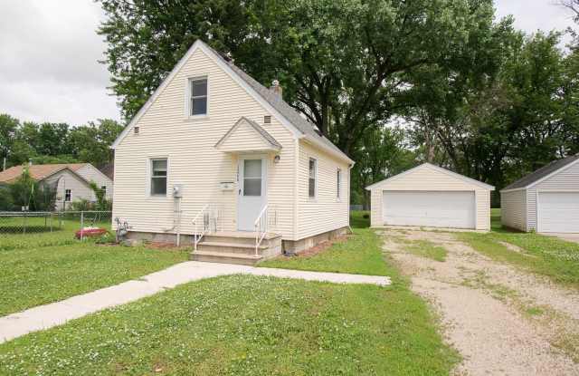 Charming 2BR Home On Spacious Lot With Garage And Shed photos photos