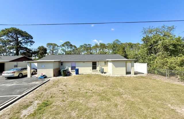 7071 Bee Ridge Road - A Gallery 2