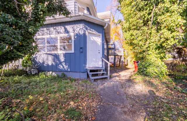 573 East Commerce Street - 1 photos photos