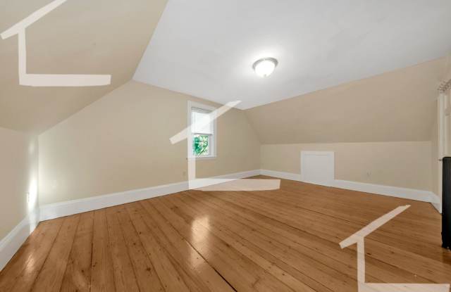 Charming 5 Bedroom-No Broker Fee Gallery 4