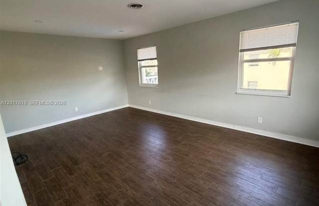 2591 NE 55TH CT Gallery 3