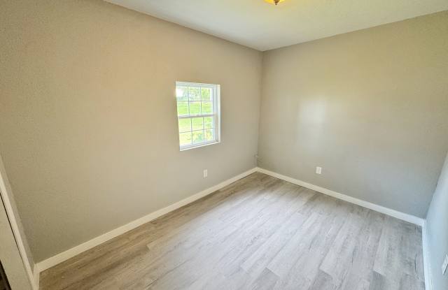 209 South Graham Street - B Gallery 3