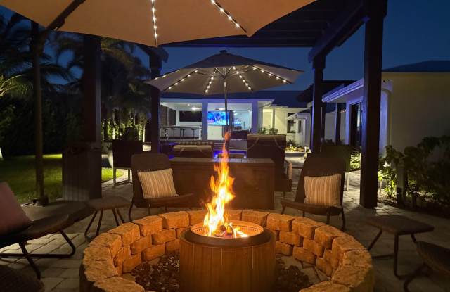 ** LUXURY AT ITS FINEST ** STUNNING TOP TO BOTTOM THIS 4 BED-5 BATH SINGLE FAMILY POOL AND SPA HOME IN COQUINA SANDS FOR A SEASONAL OR ANNUAL TENANT ** photos photos