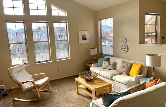 Fabulous Third Floor Two Bedroom With Views! photos photos