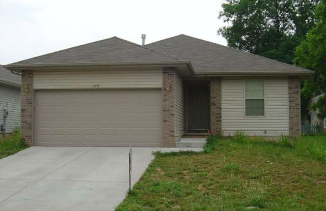 2151 N. AVENUE B - ONE SMALL PET NEGOTIABLE - CALL OFFICE FOR SHOWING INFORMATION photos photos