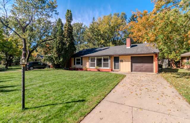 Charming Updated 3-Bedroom Brick Ranch with Wood-Style Flooring & Attached Garage in Southfield Gallery 3