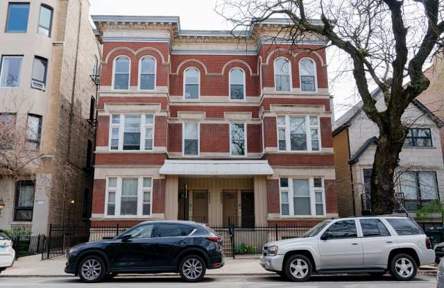 Lincoln Park / DePaul - 2 Bed / 1 Bath - In-Unit Laundry photos photos