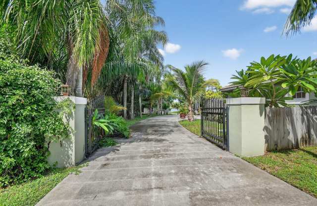 6225 Pine Drive Gallery 2