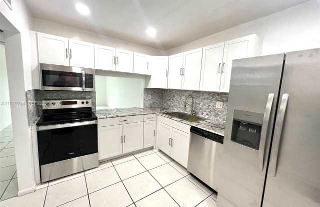 18900 NE 3rd Ct photos photos