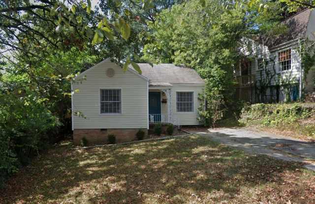 Welcome home to 304 Walnut in Little Rock's Hillcrest Neighborhood/Bungalow style home close to UAMS! *Please read the full description* photos photos
