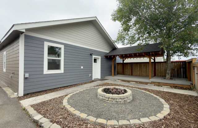 138 S Main Ave Unit B, Warrenton, OR 97146 photos photos
