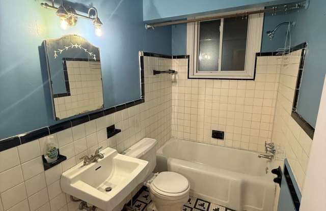 Cozy 2BR 2nd Floor Apartment in Warren Gallery 3