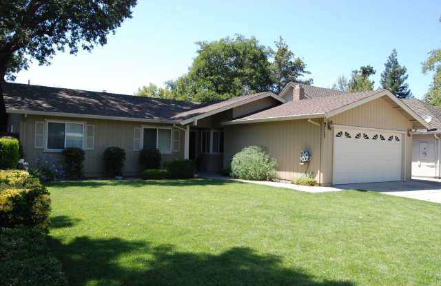 Large Three Bed, Two Bath Home in Stonewood Estates photos photos