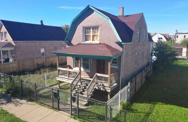 1250 N Springfield Street photos photos