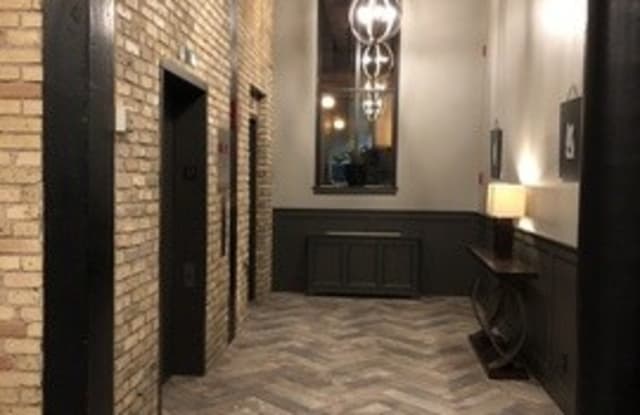 289 5th St E - 289 East 5th Street, St. Paul, MN 55101