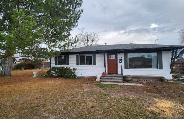 Centrally Located Three Bedroom House with a Garage, Yard, and Storage - 926 Longstaff Street, Missoula, MT 59801