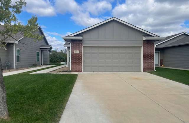 For Rent – Charming 3 Bed | 2 Bath Home with Spacious Backyard in Valley Center School District - 2624 West 55th Circle North, Wichita, KS 67204