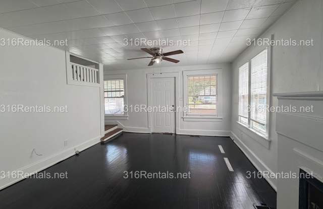 $975 - 323 N Topeka - 3 Bed / 2 Bath Gallery 4