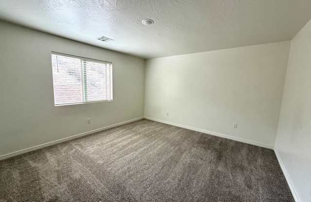 Spacious Townhome for Rent – Prime Location! Gallery 3