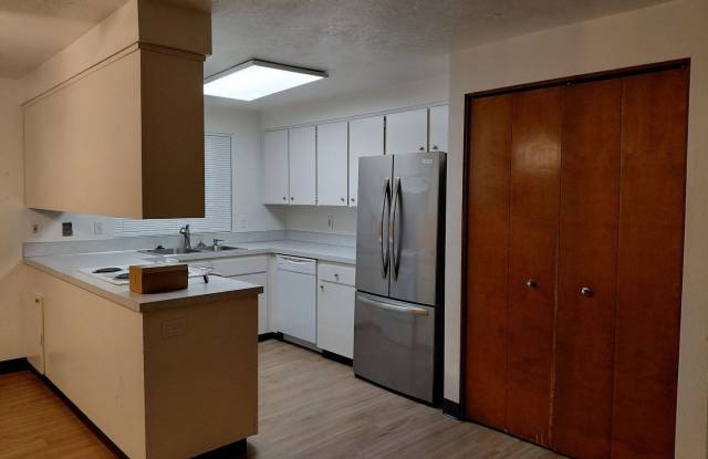 Charming & affordable Single-Family Home in Desirable West Salem Neighborhood! photos photos