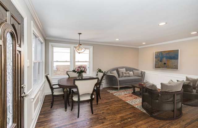 Newly remodeled, MOVE-IN ready, brick single family house Gallery 4
