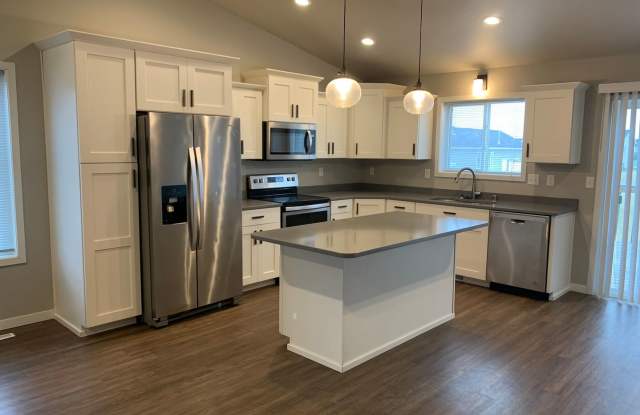 4 bed 2 bath Single Family Home photos photos
