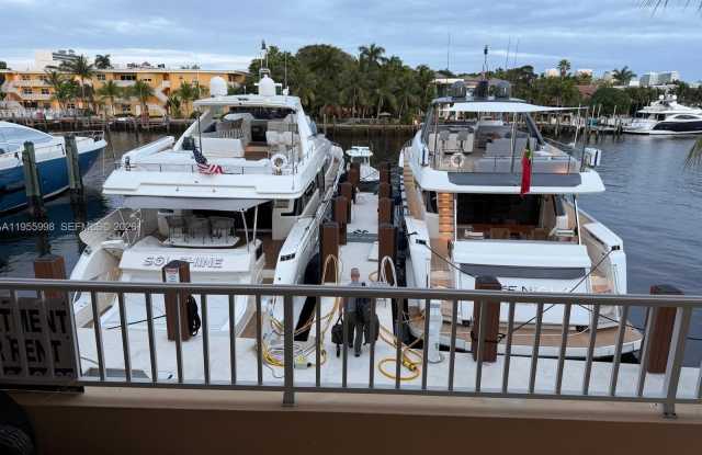 830 NE 20th Ave - 830 Northeast 20th Avenue, Fort Lauderdale, FL 33304