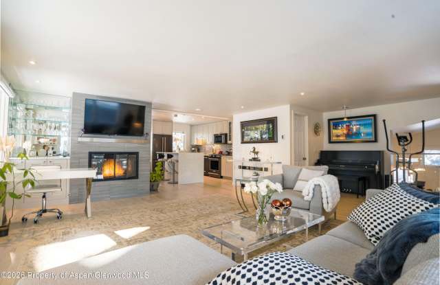 1445 Sierra Vista Drive Gallery 4