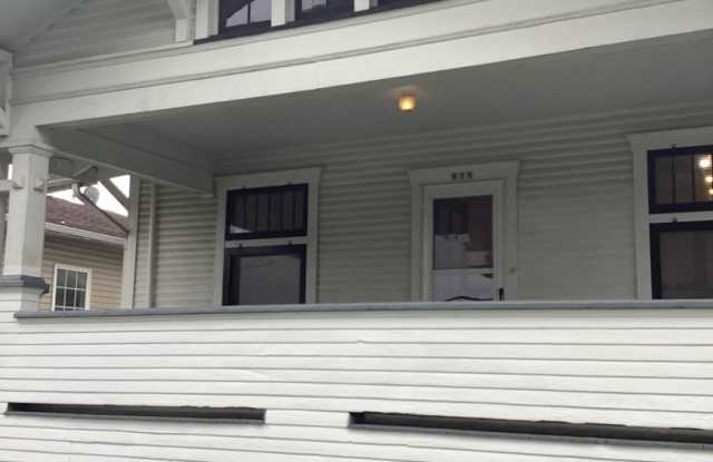 3 Bedroom House - Downtown - Available June 2,2027 Gallery 3
