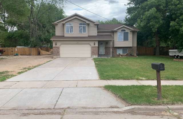 Spacious 5 Bedroom in Roy! photos photos