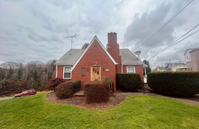 Hopewell - House Near 5-Points - 1000 Gringo Road, Beaver County, PA 15001