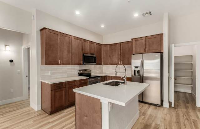 Beautiful 3 bedroom, 2 bathroom Mesa unit! Gallery 1