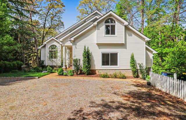 Large 3 Bedroom/2.5 Bathroom Home in Bon Air ***Available Early/Mid April*** photos photos