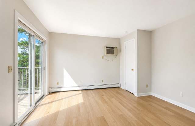 124 Lawn Avenue Gallery 3