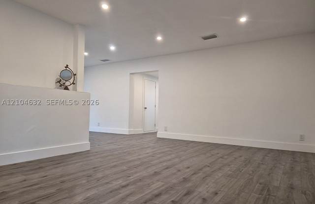 3038 Arthur St Gallery 4
