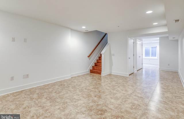 740 S COLUMBUS Boulevard Gallery 4