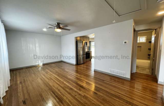 Cute 2 Bedroom House in South Colorado Springs with Large Garage photos photos