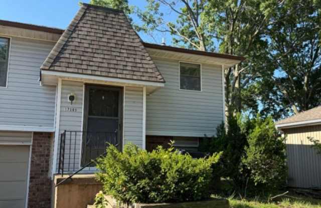 Coming Soon: Spacious Duplex with Finished Basement  Garage photos photos