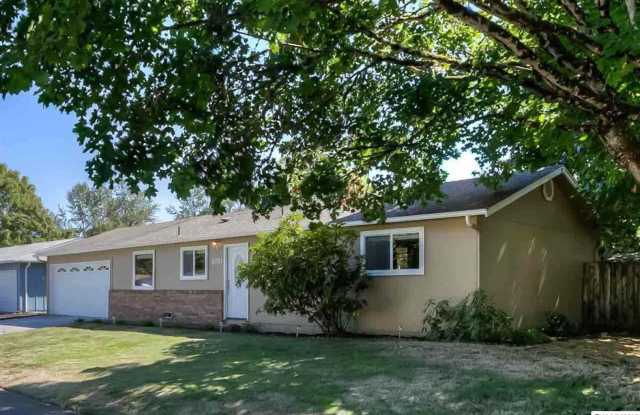 End of Summer Special $500 off first month rent photos photos