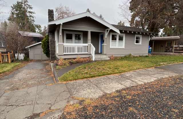 Remodeled DOWNTOWN Bend House, Newer Flooring/Paint/Appliances, Gas heat, Small Garage, Fenced Yard photos photos