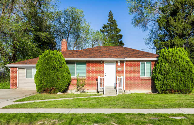 1145 Montgomery St W photos photos